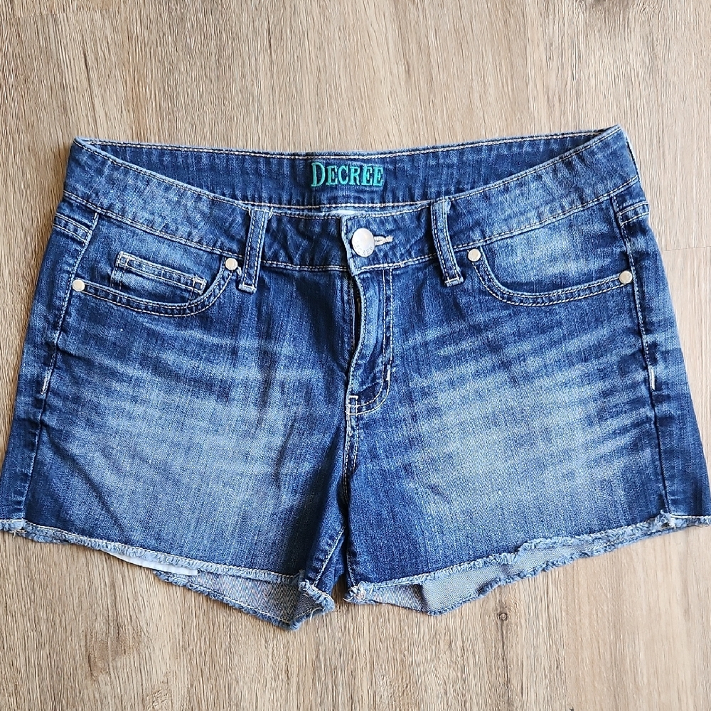 Decree Women's Medium Blue Denim Cutoff Shorts